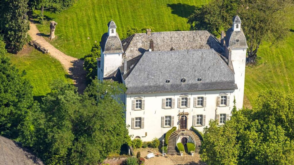 Un château d'antan : aujourd'hui, une salle d'événements magique