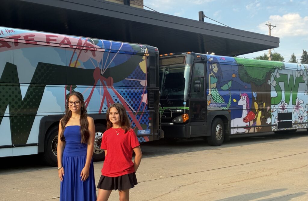 Le talent des jeunes artistes d'Eden Prairie prend la route !