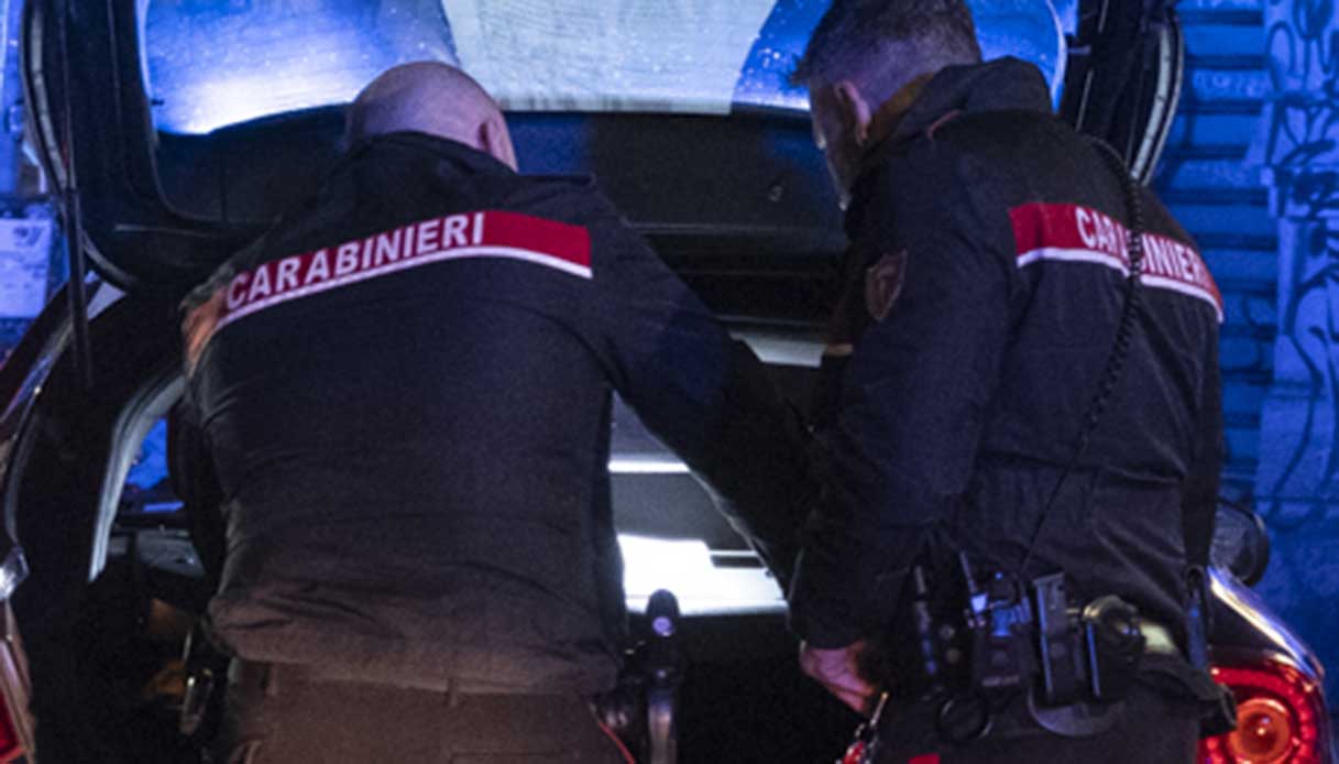 Meurtre à Cassino : une femme retrouvée sans vie dans la cour d'un immeuble