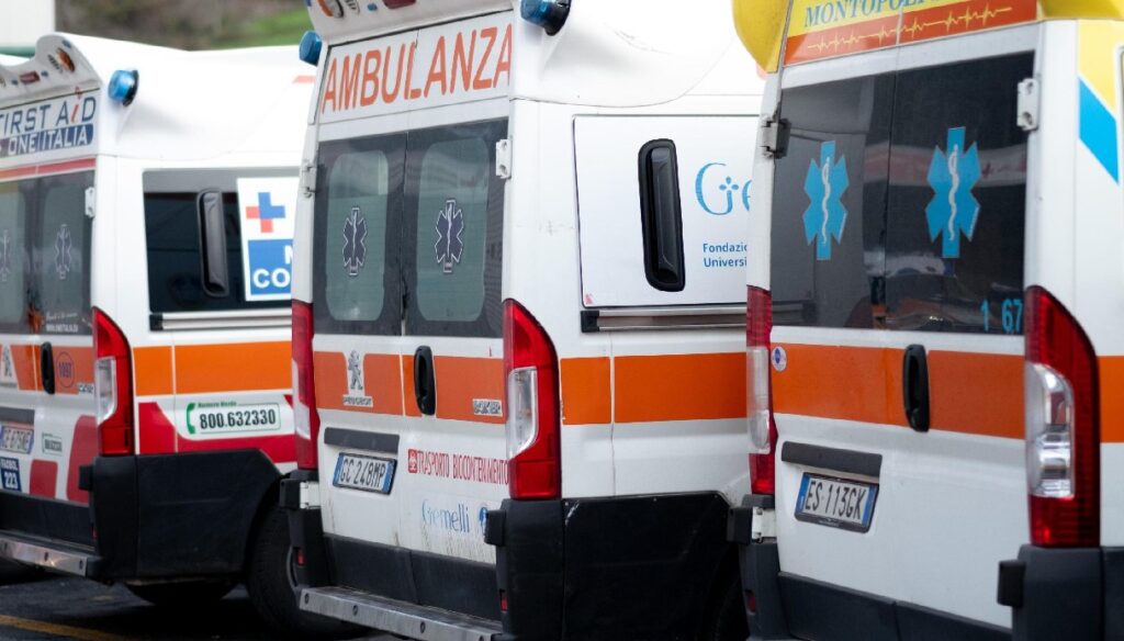 Trois morts à Pietralata : des tirs et une alarme chez les voisins, enquête sur un possible meurtre