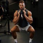 À 48 ans, voici les 8 exercices essentiels pour une force durable !