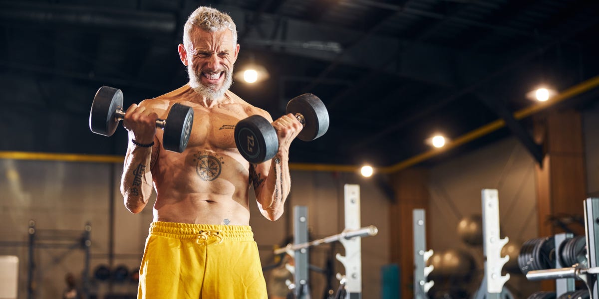 Après 28 ans d'entraînement, ce coach de 55 ans jure par 3 règles pour force et muscles