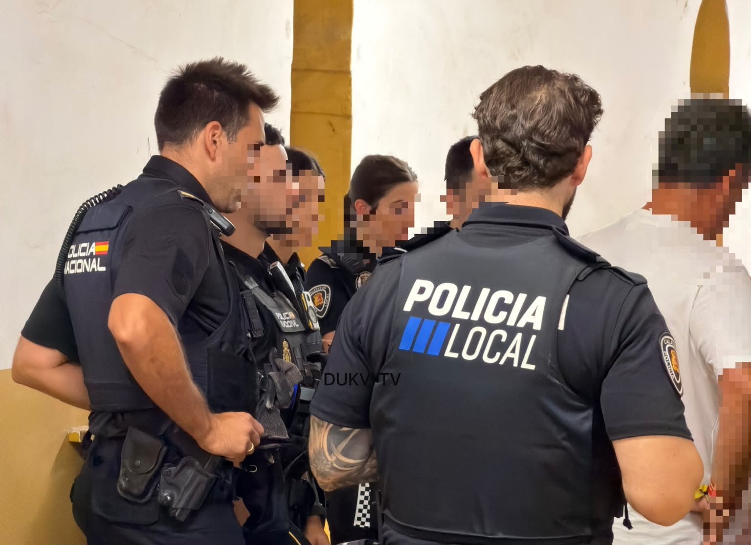Chaos et tensions policières lors de la nuit taurine à Calatayud après l'incident du taureau enflé