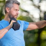 Cinq exercices avec haltères pour renforcer force, stabilité et confiance selon un coach de musculation