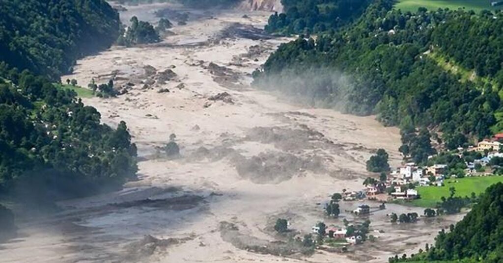 Des centaines de morts et de disparus dans une crue dévastatrice entre le Népal et le Tibet