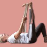 Exercices au lit pour renforcer les cuisses après 60 ans