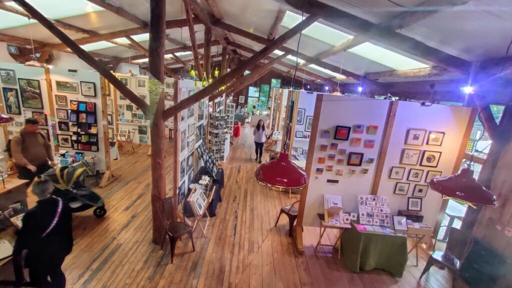 Exposition Arts à Ceridwen : Émergence des Talents Locaux