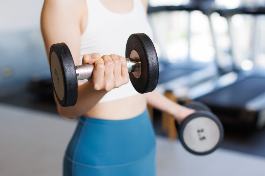 Fitness : S’adapter à l'entraînement de musculation féminin