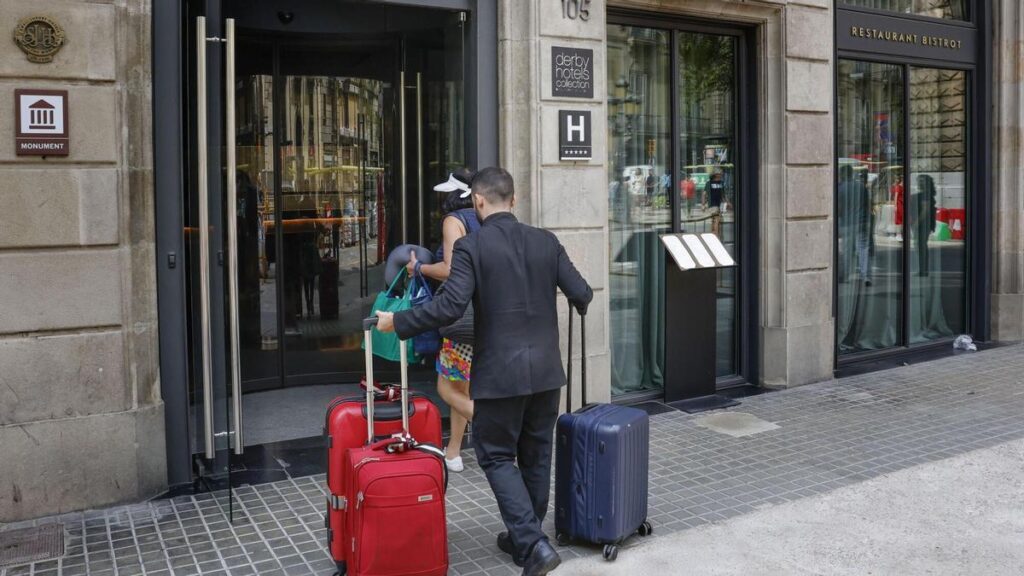 Hôtels en Espagne : Les séjours hôteliers grimpent doucement en juillet grâce aux visiteurs étrangers