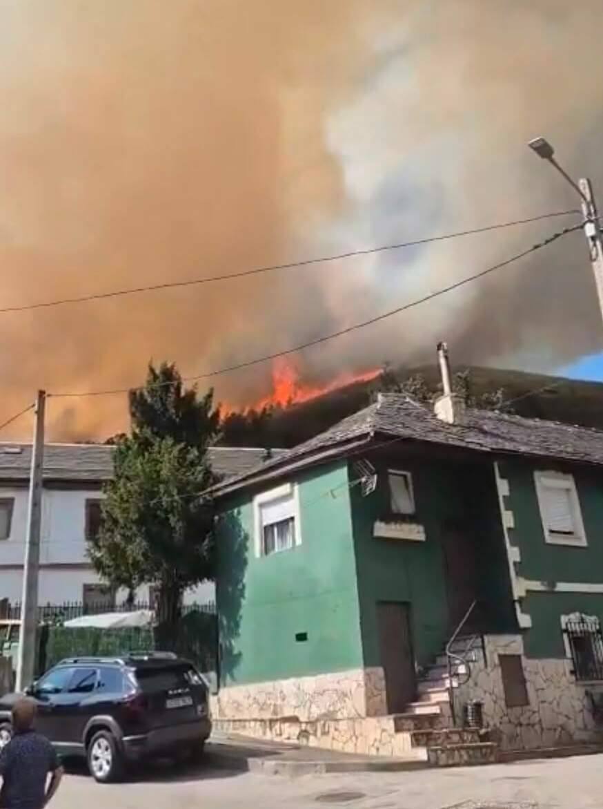 Incendie à Caboalles de Abajo