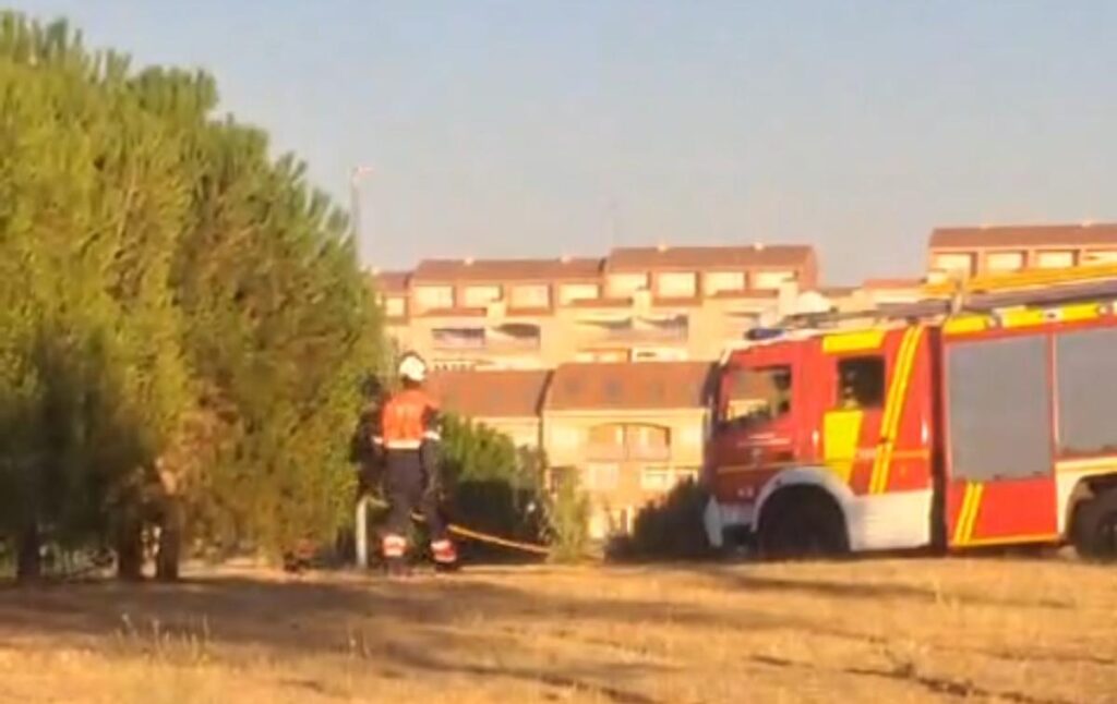 Incendie de prairie : les pompiers de Salamanca en action à Los Alcaldes