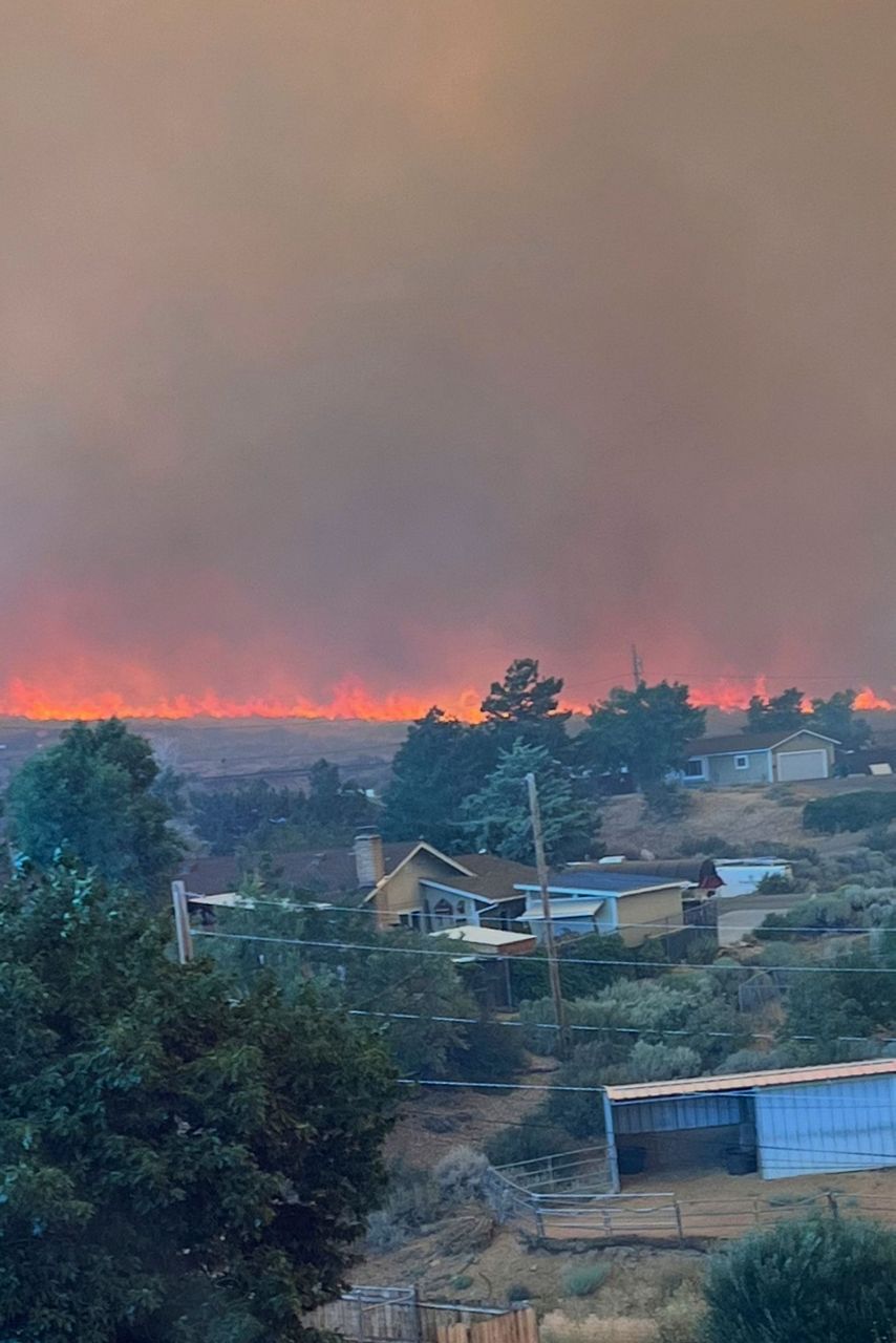 Incendie imminent près de Reno : des milliers évacués de leurs quartiers