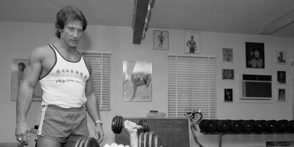 La Formule Simple en 4 Mouvements de Frank Zane pour des Entraînements Efficaces et Rapides