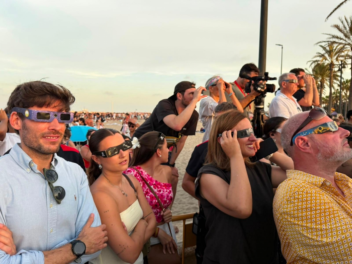 La plage de la Malvarrosa : une expérience immersive lors de l'éclipse