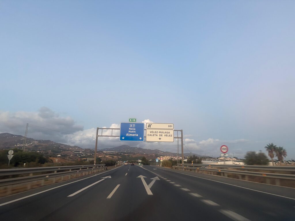 Mystère autour de la mort d’un homme de 36 ans retrouvé dans une voiture sur l’A-7 à Vélez-Málaga