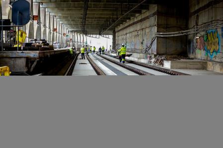 Le béton a remplacé le ballast entre Santa Eulàlia et Mercat Nou