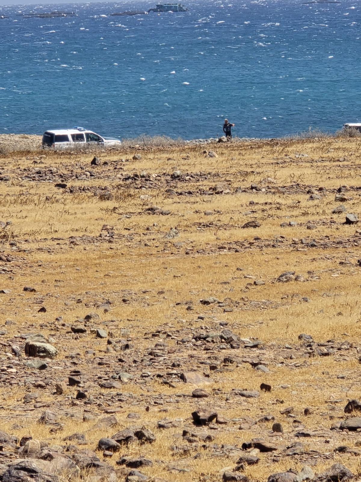 Agentes de la Guardia Civil en la zona donde se produjo el hallazgo.