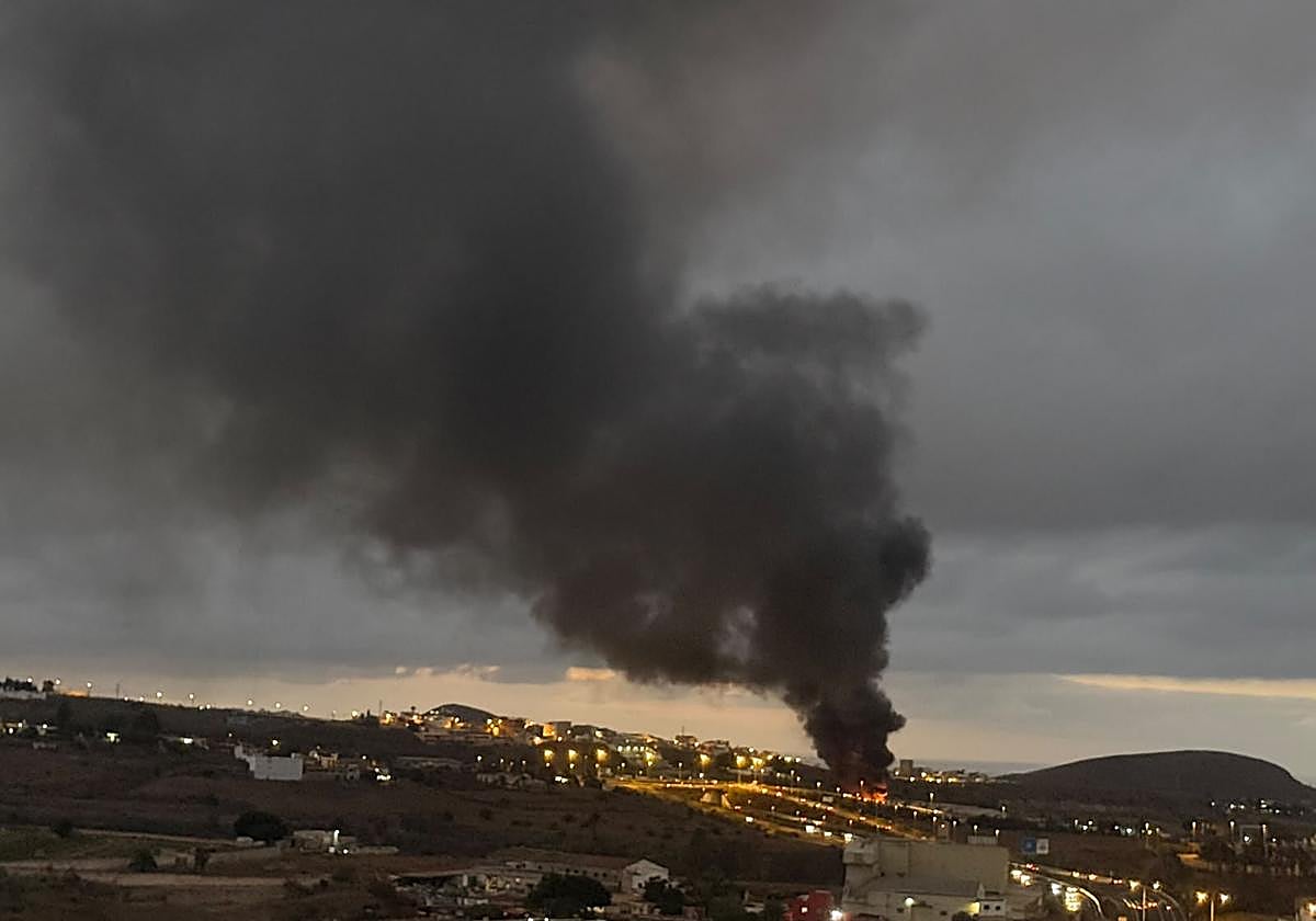 Pompiers en action pour éteindre un incendie à Tenoya !