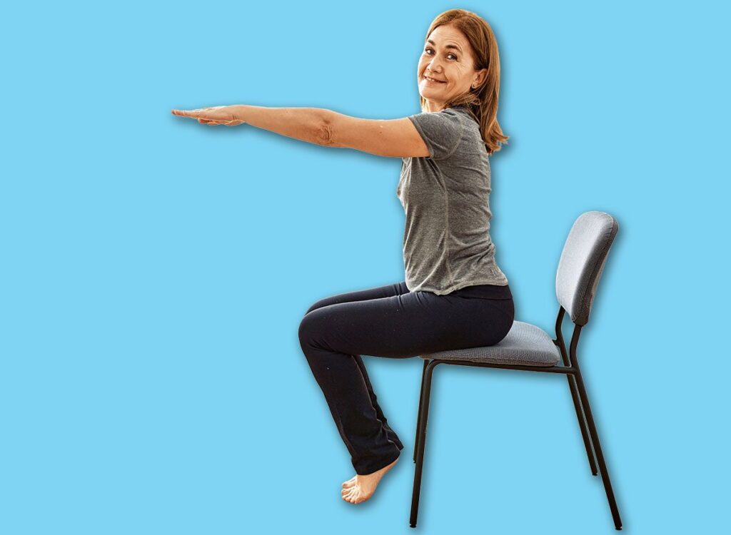 Renforcez vos jambes : 4 exercices sur chaise après 60 ans