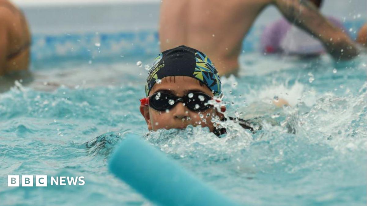 Un enseignant de Norfolk met en garde : les coûts freinent l'apprentissage de la natation chez les enfants