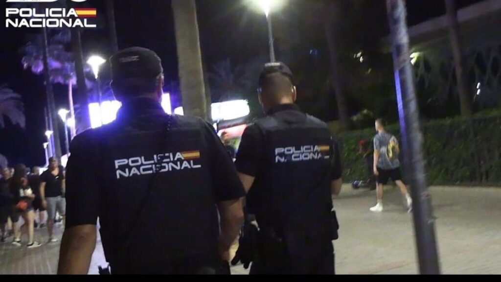 Vol à la chaîne en plein air : Deux vendeurs ambulants arrêtés à la Playa de Palma