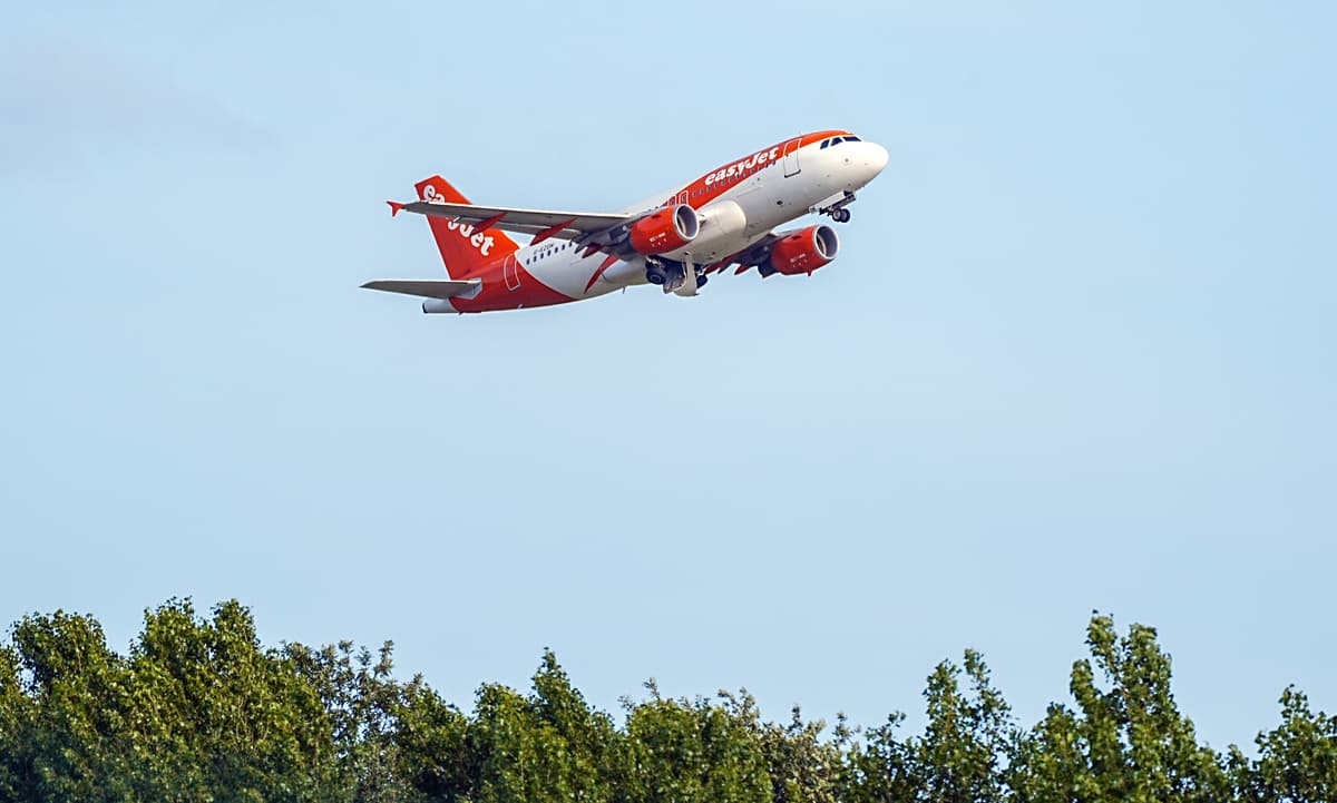 Vol easyJet à Londres déclare une urgence en plein ciel après un incident à bord
