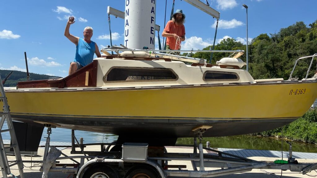 Lorsque les retraités atteignent leur but après 2000 kilomètres, ils se lancent à l'eau !