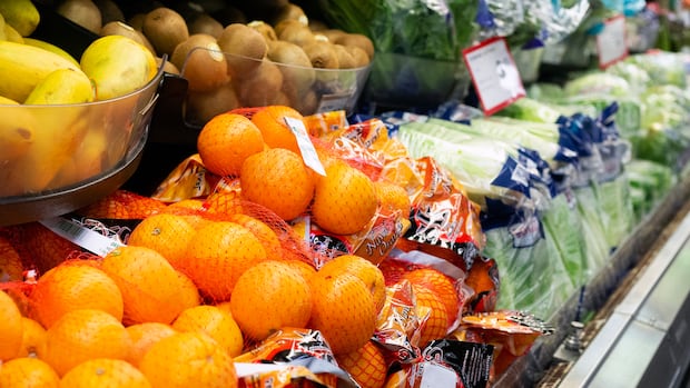 Jusqu'à quand peut-on manger des aliments après la date de péremption ? Les experts ont la réponse !