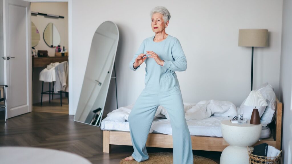 Un expert recommande cet exercice de Tai Chi pour prévenir les chutes et améliorer votre équilibre !