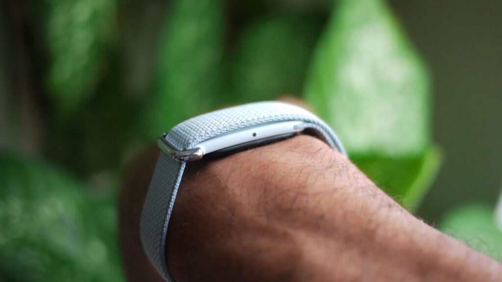 Le nouveau Health Guardian du Google Fitbit Air, avec ses fonctionnalités comme les tendances de la pression artérielle et la résistance à l'insuline, fait une concurrence redoutable aux marques haut de gamme !