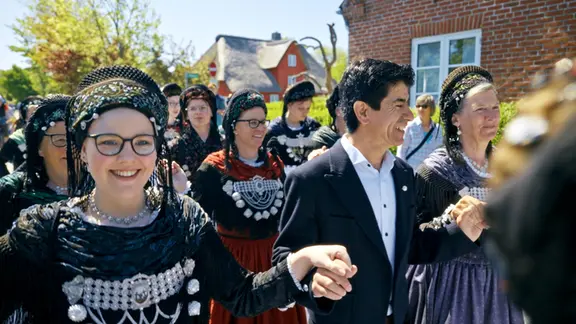 Tradition et TikTok : pour Nina, 13 ans, c'est une fierté d'appartenir à une troupe de danse.