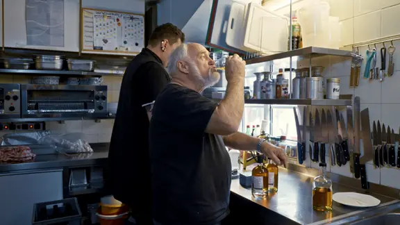 Le bar de Jan von der Weppen qui propose une nouvelle création de rhum.