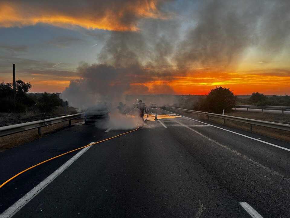 Incendie spectaculaire d'une voiture au km 36