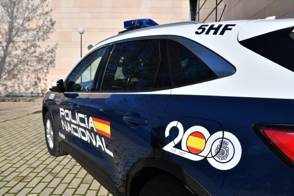 Homme arrêté pour avoir poignardé sa partenaire dans un bar de Ciudad Lineal