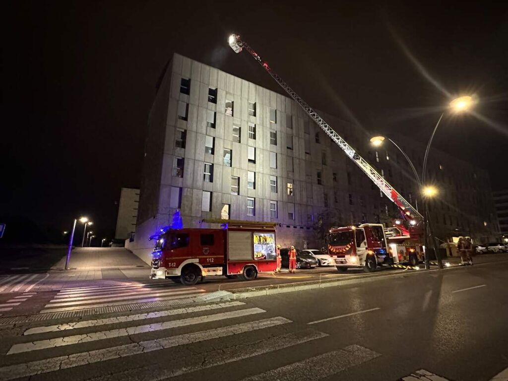 Intervention des pompiers pour une cheminée à Joaquín González Vecín à León