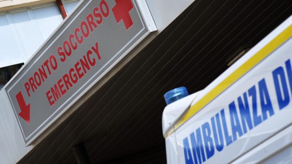 Cadavre abandonné aux urgences de Bitonto : enquête en cours