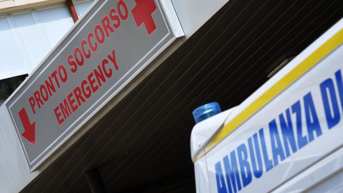 Cadavre abandonné aux urgences de Bitonto : enquête en cours
