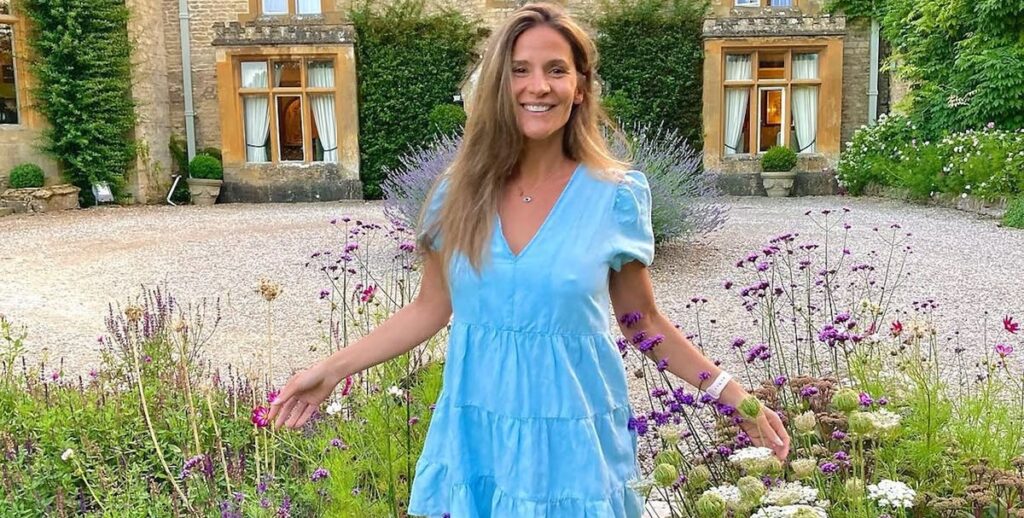 Comment Amanda Byram, 53 ans, reste en forme en tant que maman occupée sans salle de sport – l'astuce NEAT qu'elle recommande vivement