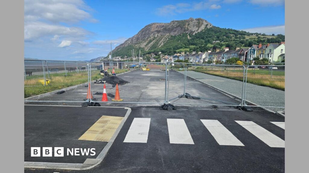 Conseillers de Conwy invités à rejeter les projets de parkings à Llanfairfechan
