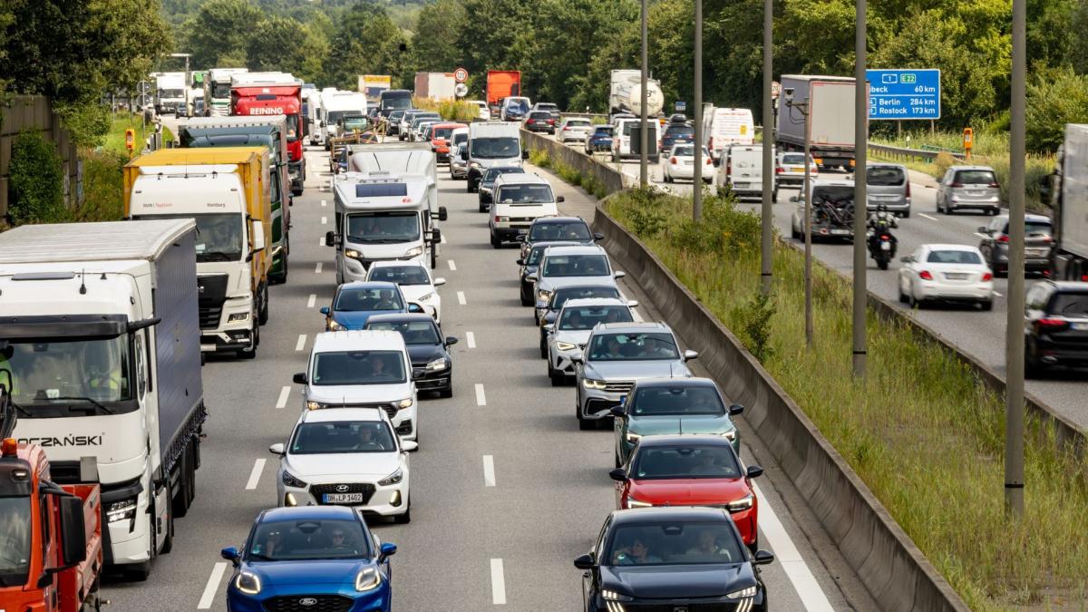 Flux de voitures en folie à la fin des vacances en Bavière