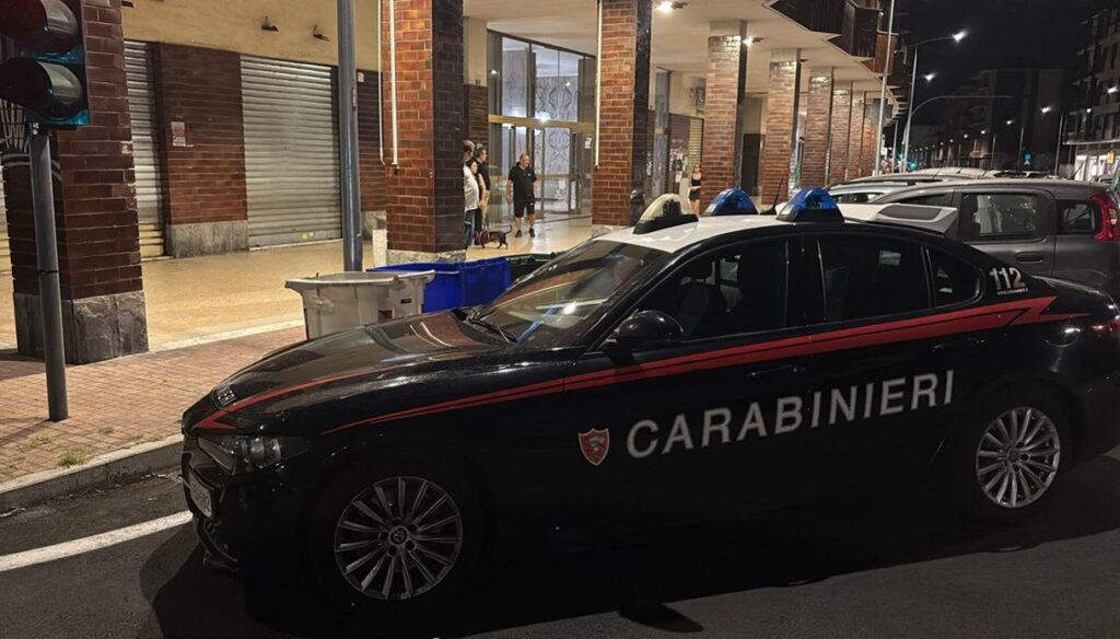 Frère meurtrier à Moncalieri : un drame suivi d'un suicide tragique.