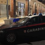 Frère meurtrier à Moncalieri : un drame suivi d'un suicide tragique.