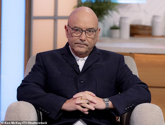Gregg Wallace pique la colère des fans ayant payé 150 £ par mois pour des cours de coaching fitness qu'il ne donnait plus.