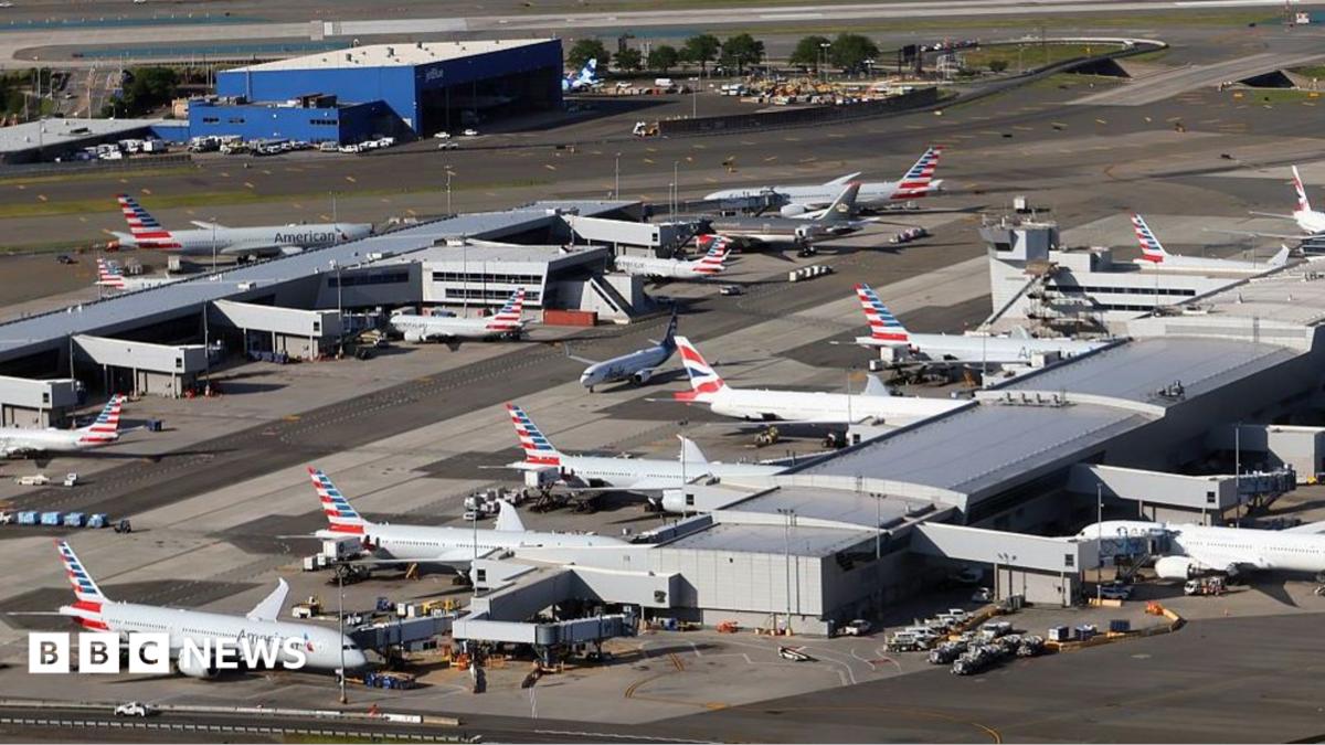 Retards de vols dans les grands aéroports américains suite à une coupure de câble par des ouvriers
