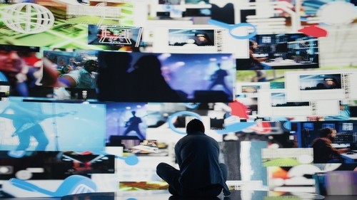 Santé mentale : l'angoisse s'impose sur les réseaux sociaux, mais reste ignorée dans les médias.