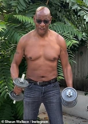 Shaun Wallace, 66 ans, dévoile son entraînement intense : 2 000 abdos et 300 balancements de kettlebell par jour après une perte de 22 kg.