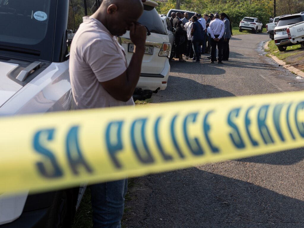 Tirs meurtriers en Afrique du Sud : 17 morts, chasse aux suspects en cours