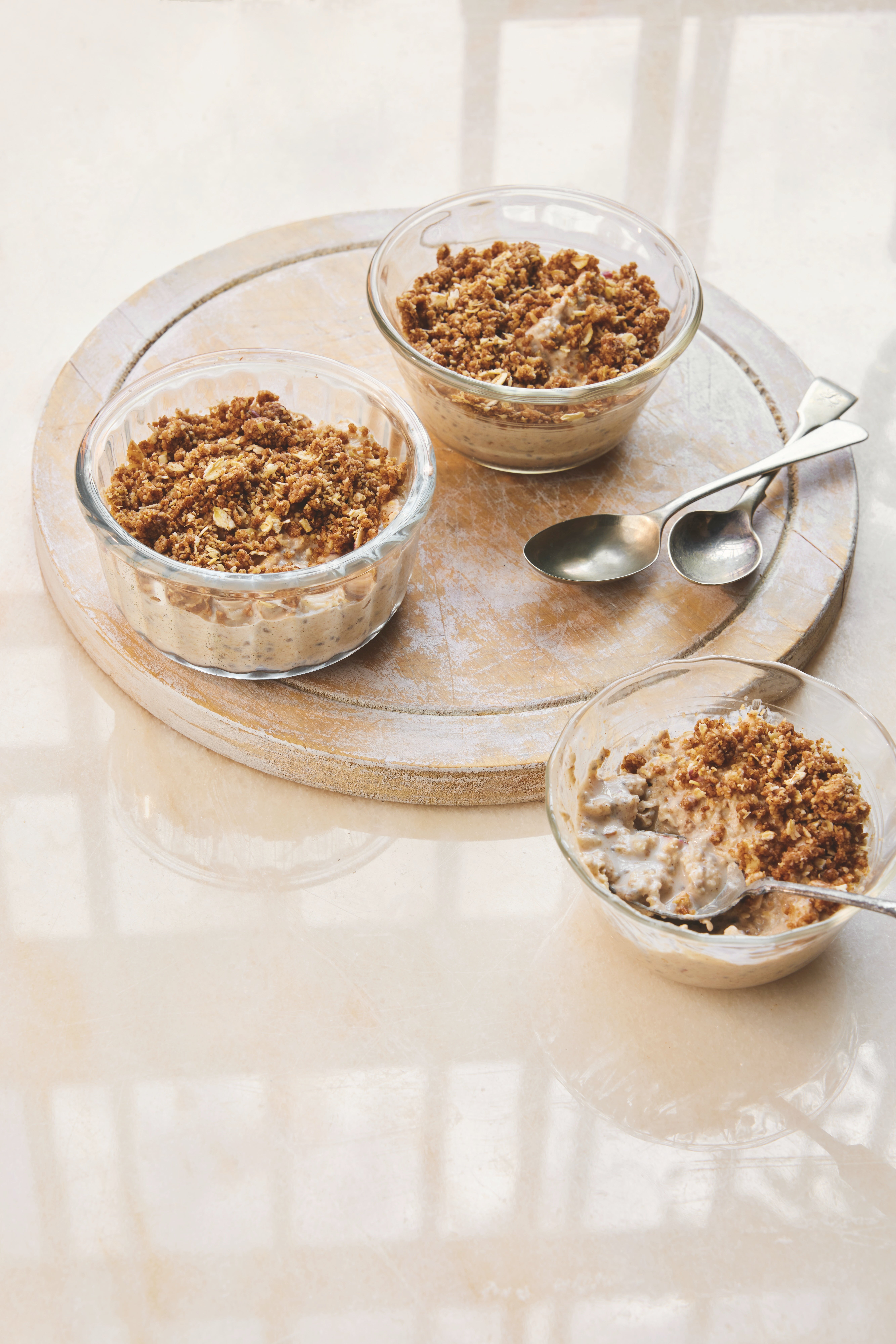 Pots d'avoine qui ont le goût d'un dessert, riches en protéines et en fibres pour bien commencer la journée.