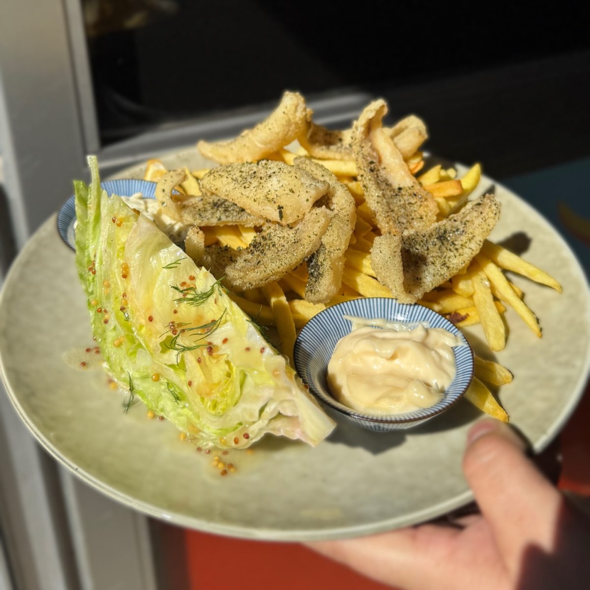 Une assiette de fish and chips.