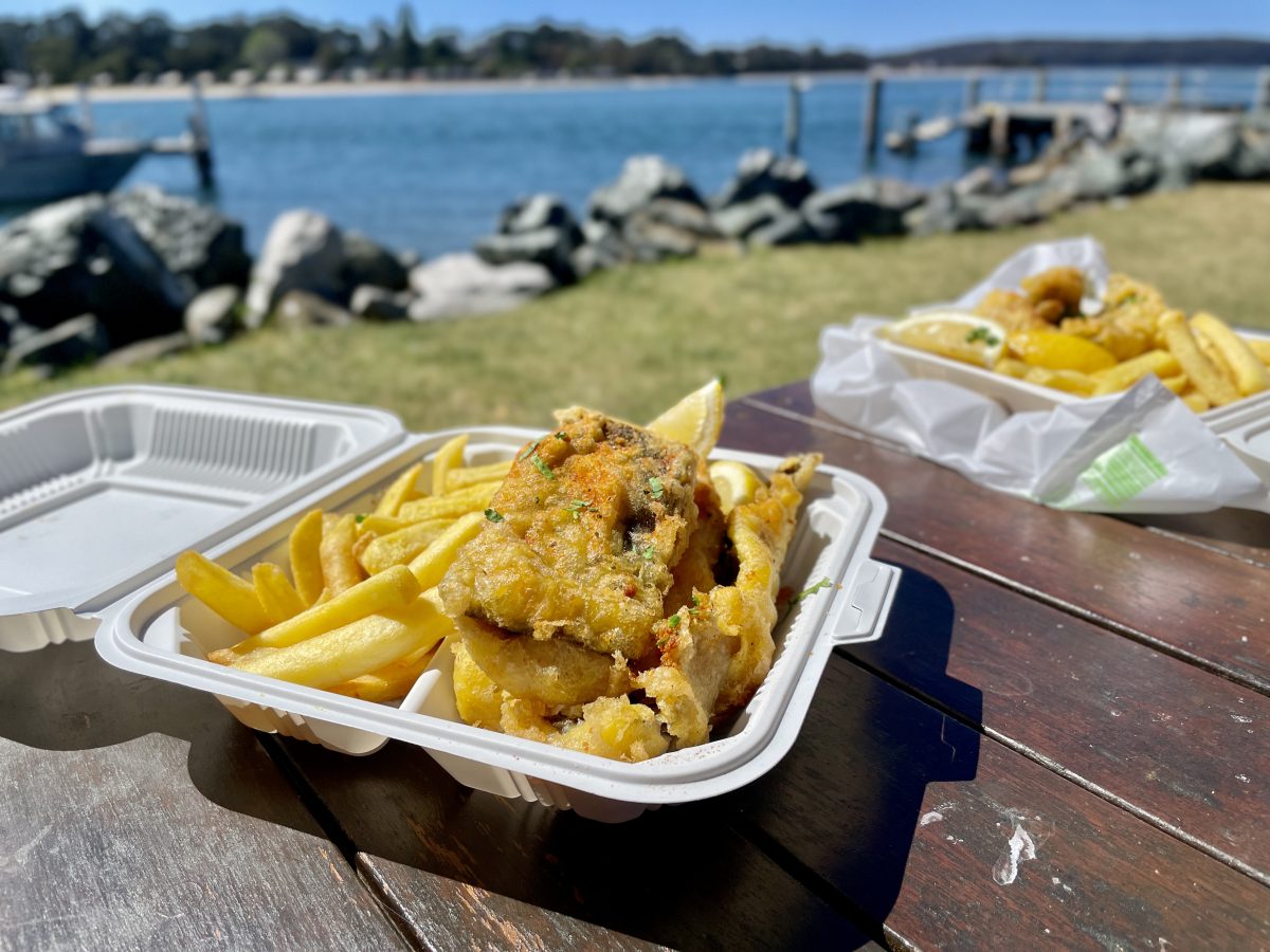 Fish and chips au bord de l'eau.